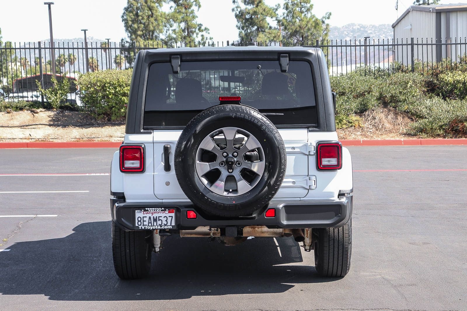 Used 2018 Bright White Clearcoat Jeep Unlimited Sahara image 6
