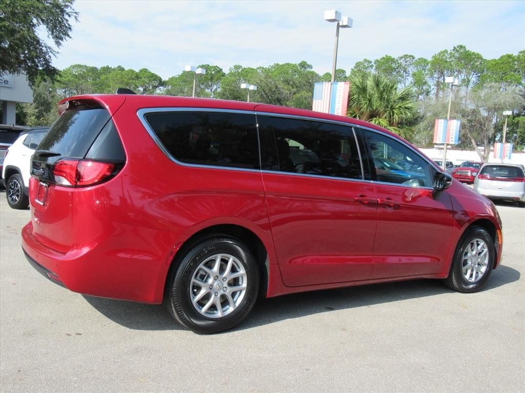 New 2026 Red Hot Pearl-Coat Exterior Paint Chrysler LX image 6