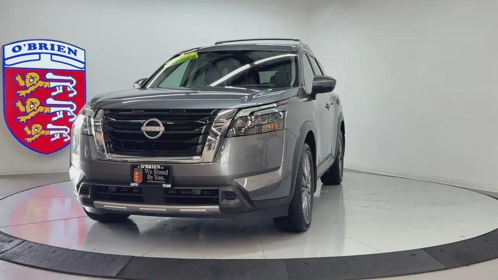 Used 2025 Gun Metallic Nissan SL image 9