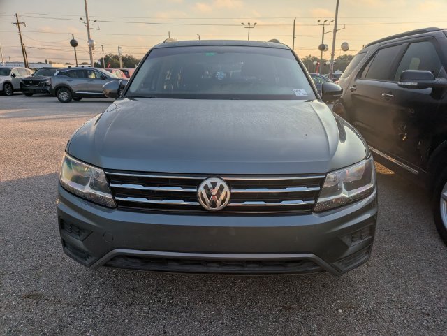 Used 2019 Gray Volkswagen 2.0T SE image 4