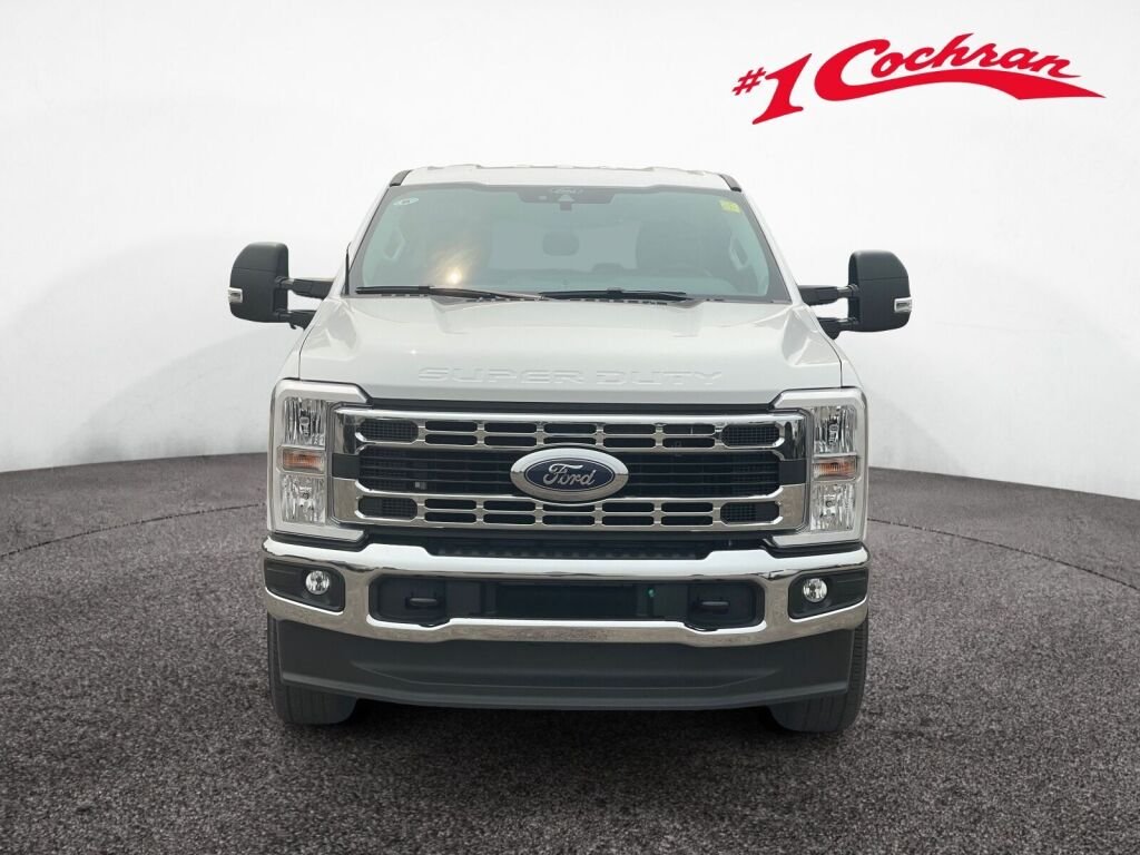 New 2026 Oxford White Ford XLT image 2