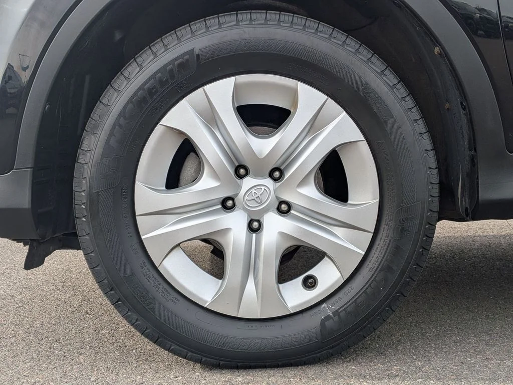 Used 2015 Black Toyota LE image 23