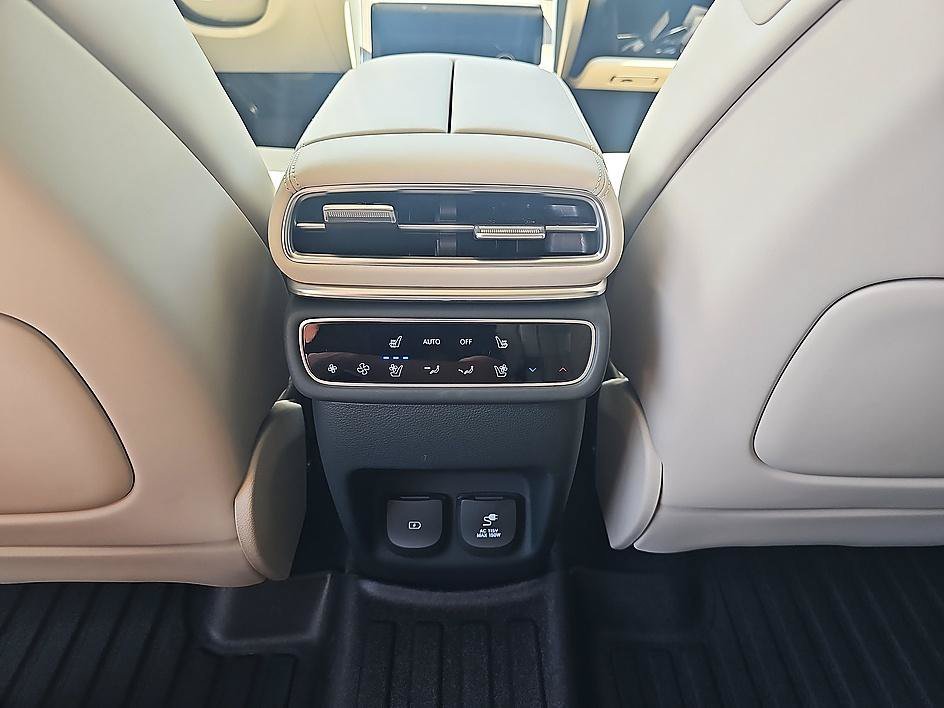 Used 2025 Savile Silver Genesis 3.5T Prestige image 32