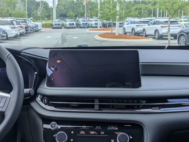 New 2027 RADIANT WHITE INFINITI Pure FWD image 19