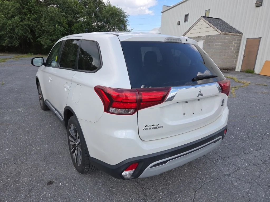 Used 2020 White Mitsubishi  image 6