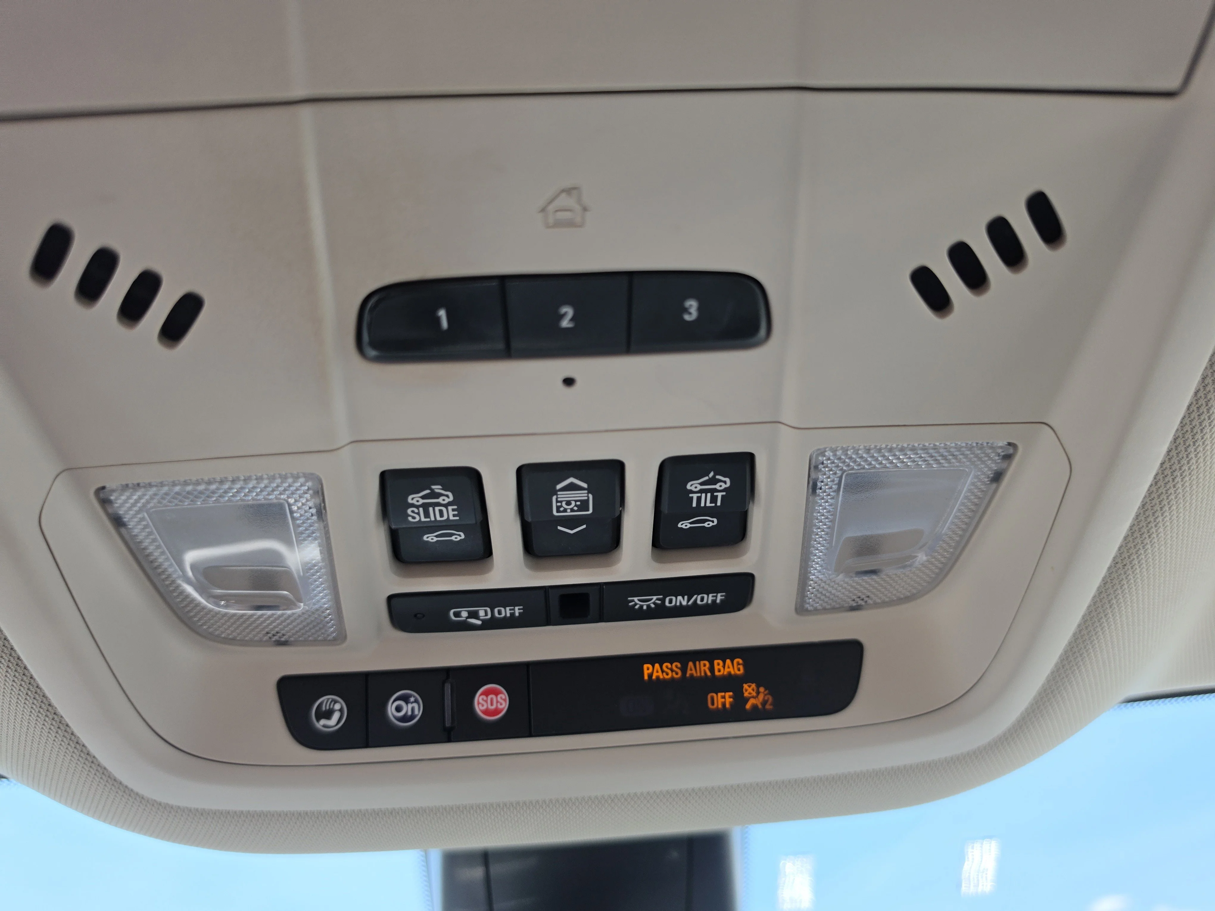 Used 2023 White Frost Tricoat Buick Avenir image 34
