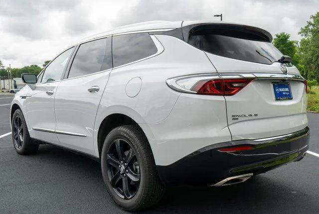 Used 2024 White Buick Essence image 8