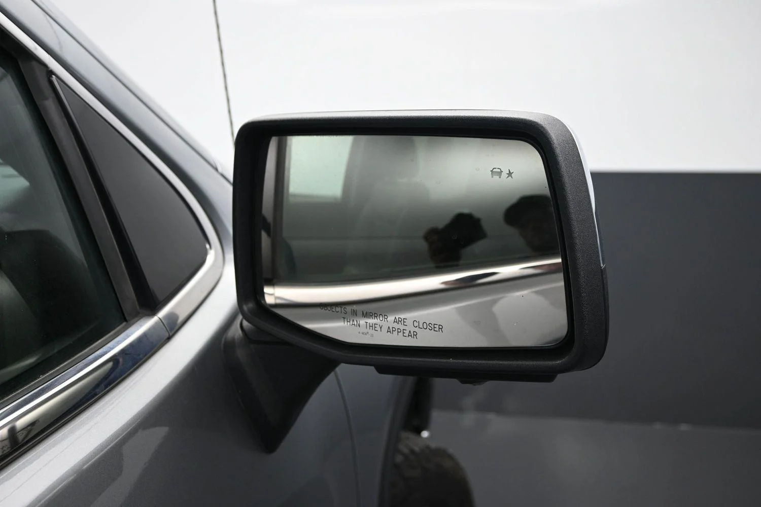 Used 2023 SILVER                    GMC  image 9