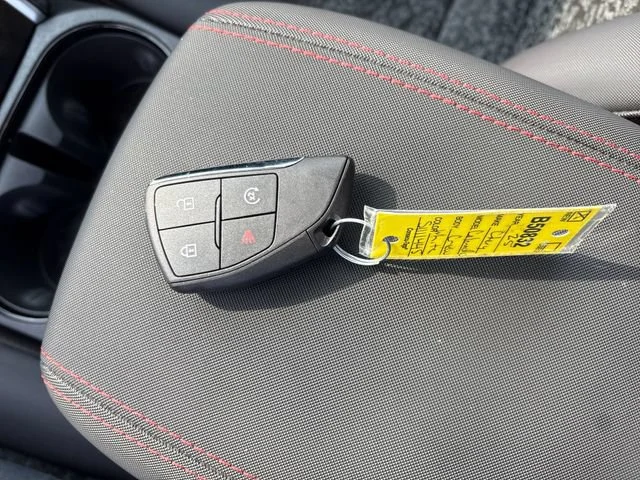 Used 2025 Summit White Chevrolet Z71 image 34