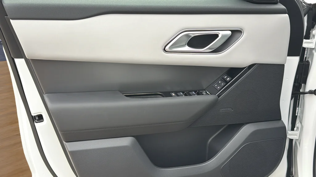New 2026 White Land Rover S image 22