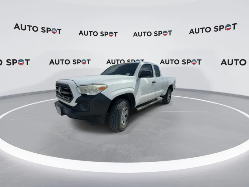 Used 2017 white Toyota SR image 4