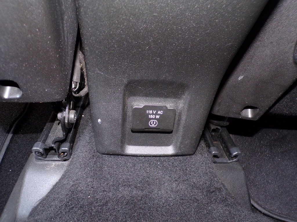 Used 2015 Green Jeep Latitude image 16