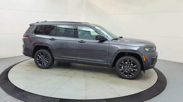 New 2026 Baltic Gray Metallic Clear-Coat Exterior Paint Jeep Limited image 13