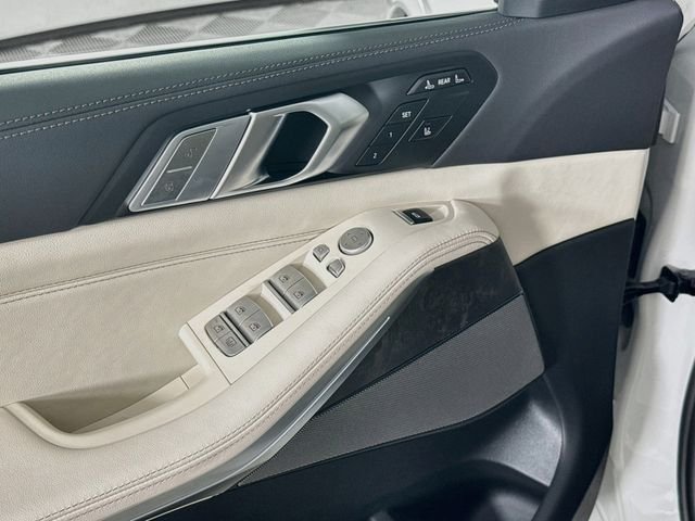 Used 2027 White Metallic BMW xDrive40i image 18