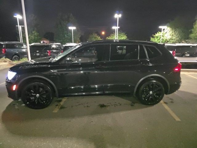 Used 2021 Deep Black Pearl Effect Volkswagen SE image 2