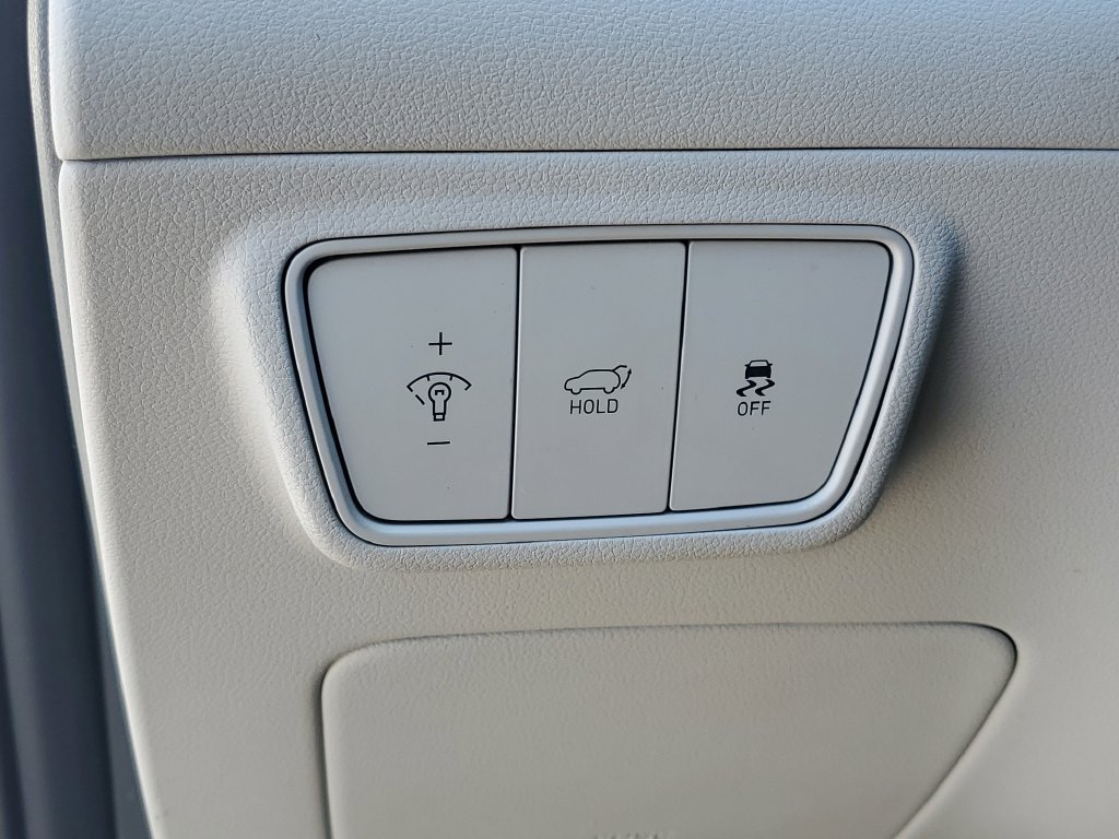Used 2024 White Hyundai SEL image 8