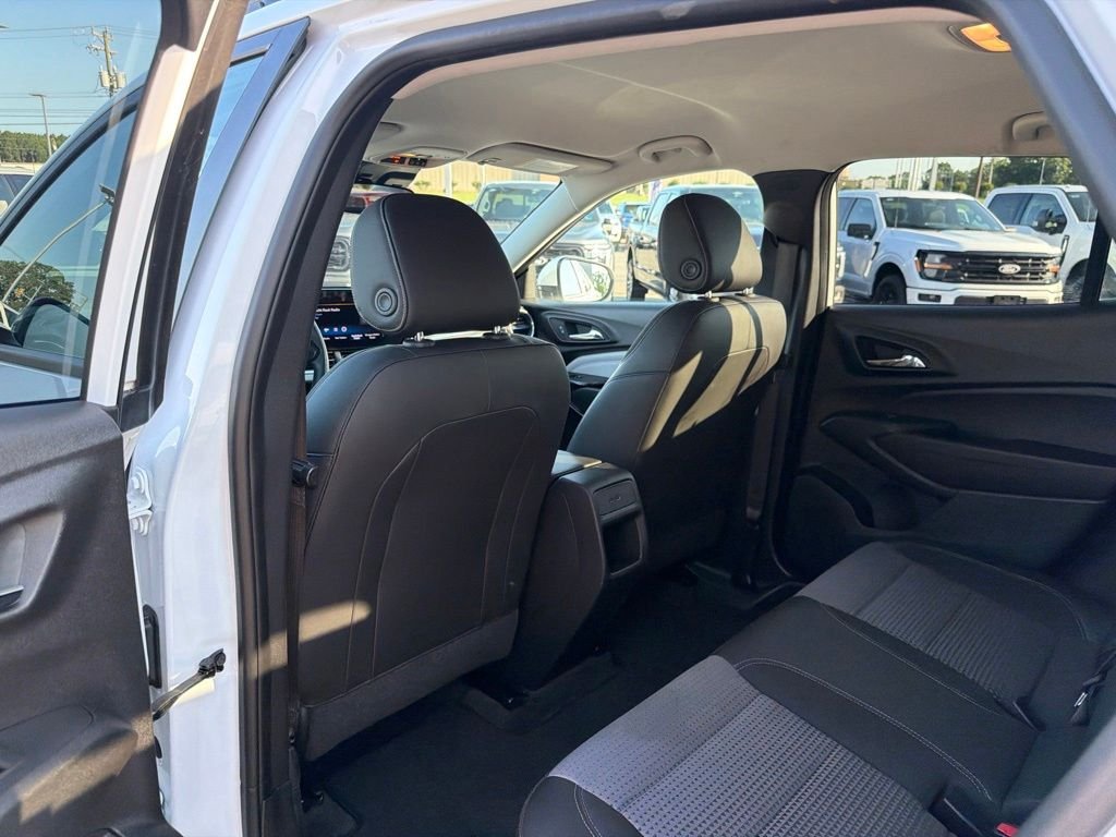 Used 2025 Summit White Chevrolet LT image 15