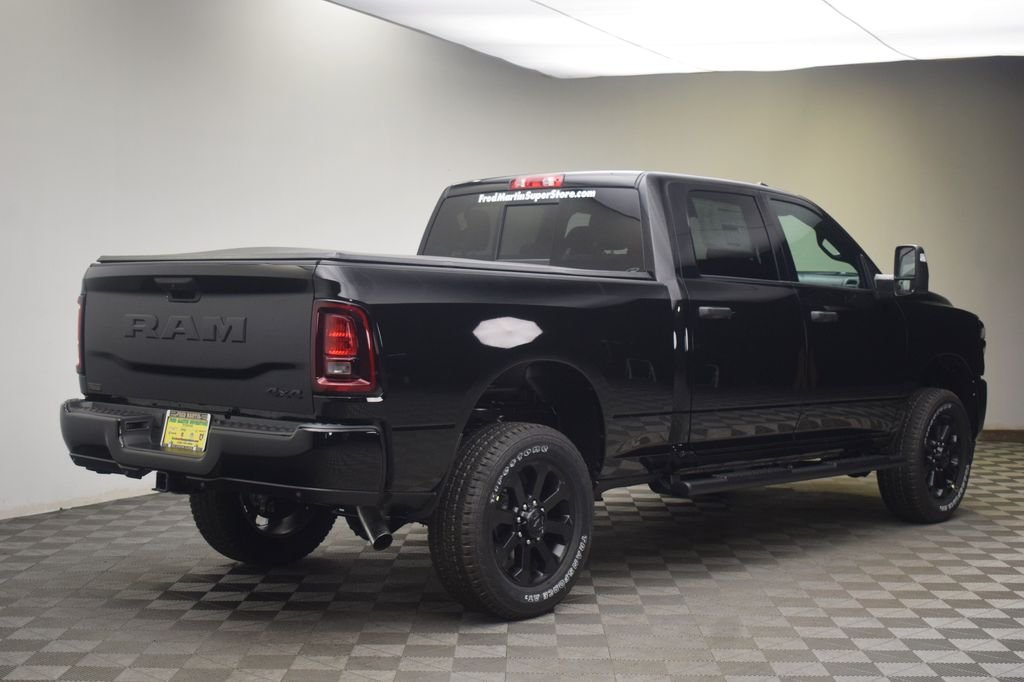 New 2026 Diamond Black Crystal Pearl-Coat Exterior Paint RAM Tradesman image 5