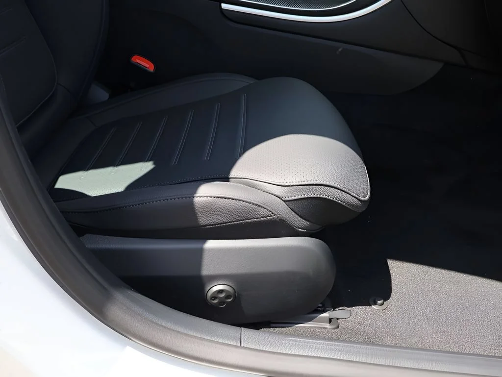 New 2026 Polar White Mercedes-Benz C 300 image 48