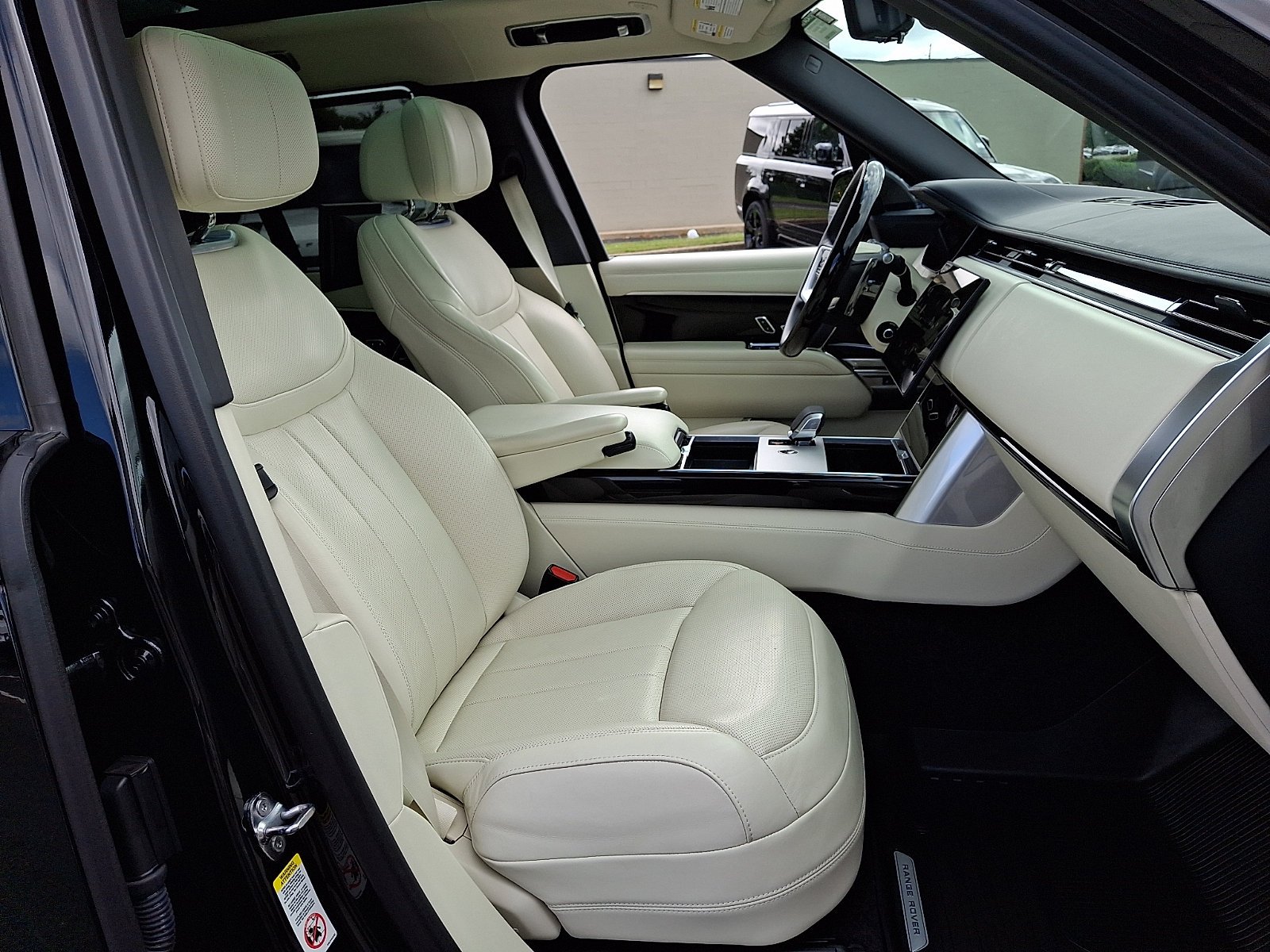 Certified Used 2025 Santorini Black Metallic   1Ag Land Rover Autobiography image 25