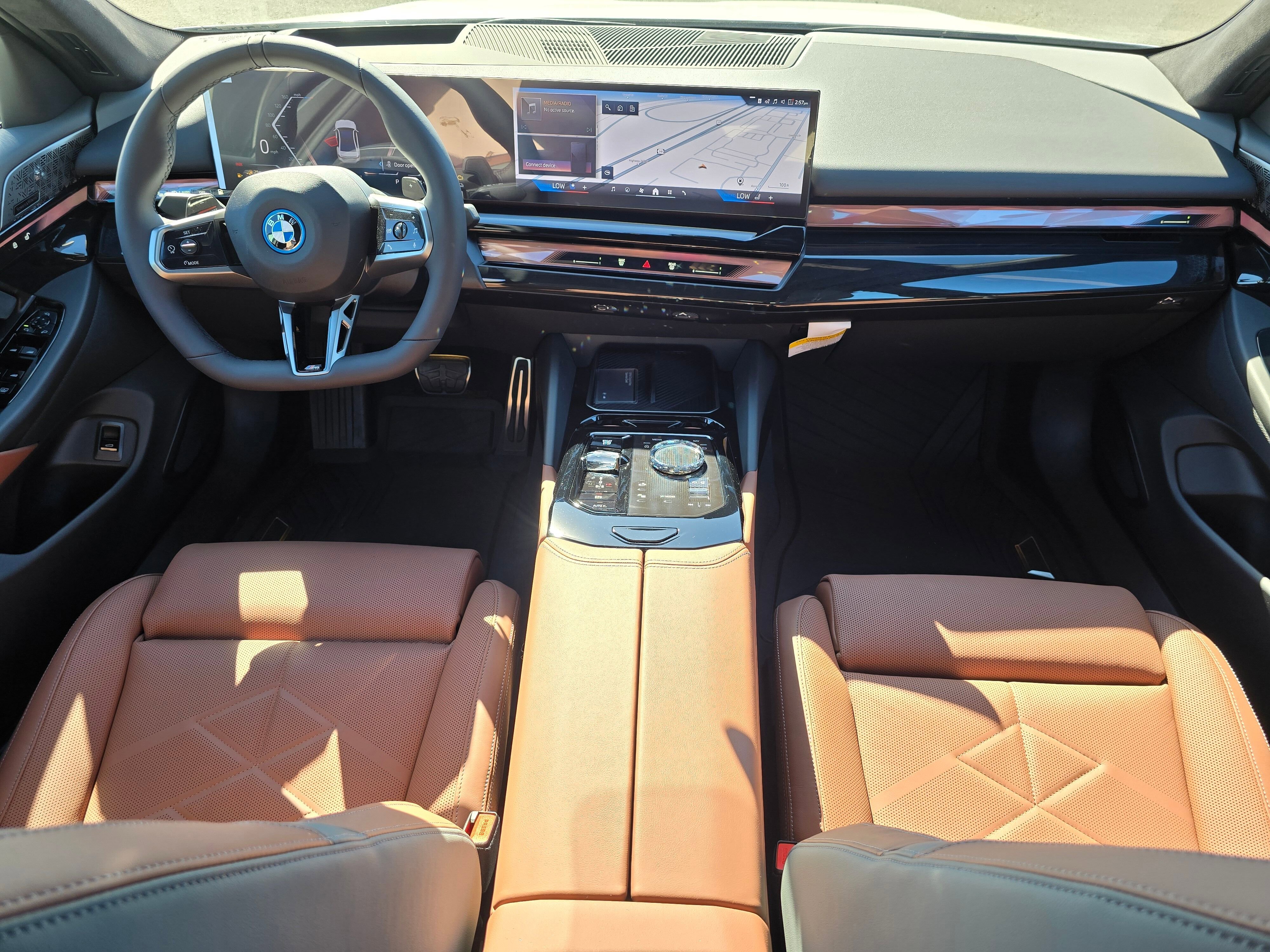 2026 BMW 5 Series 550e - Photo 40