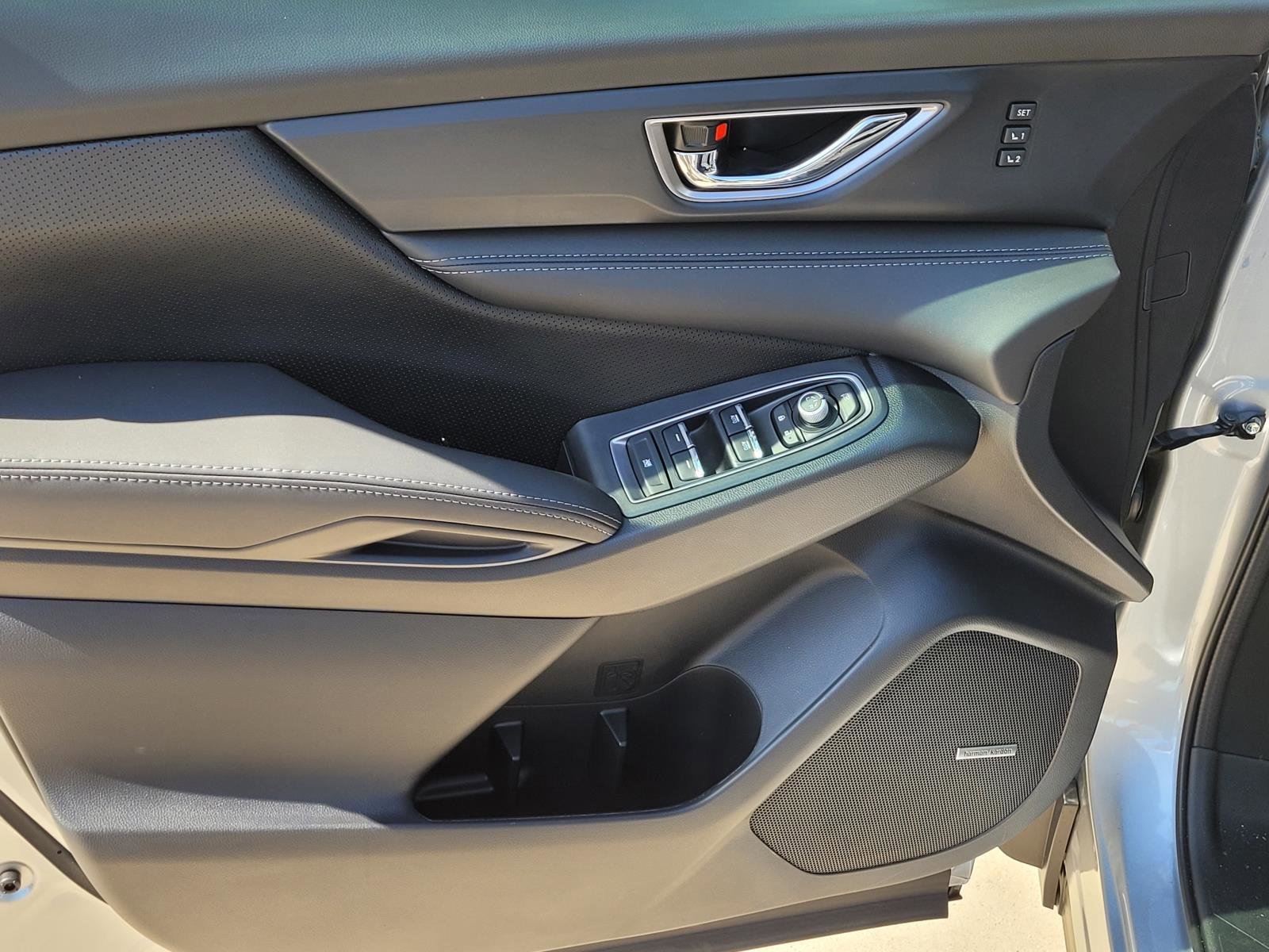 New 2026 ICE SILVER METALLIC Subaru Limited 7-Passenger image 4