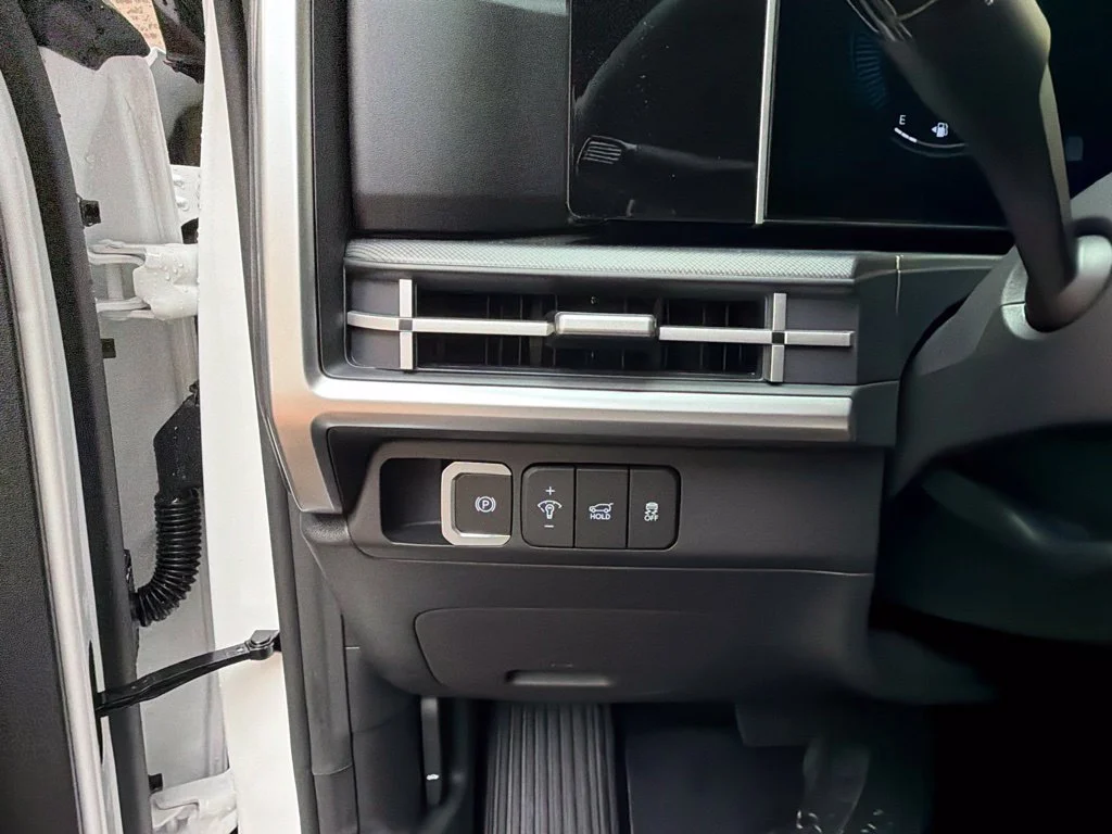 New 2027 Serenity White Hyundai SE image 29
