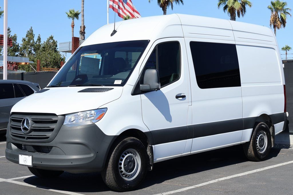 New 2026 Arctic+White Mercedes-Benz Cargo 144 WB image 1