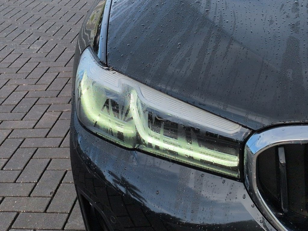 Used 2023 Black Sapphire Metallic BMW 540i xDrive image 9
