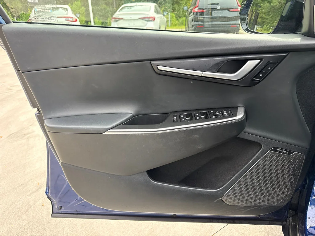 Used 2024 Blue Kia Wind image 13
