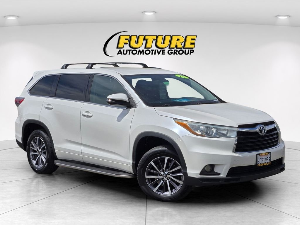 Used 2015 White Toyota LE image 1