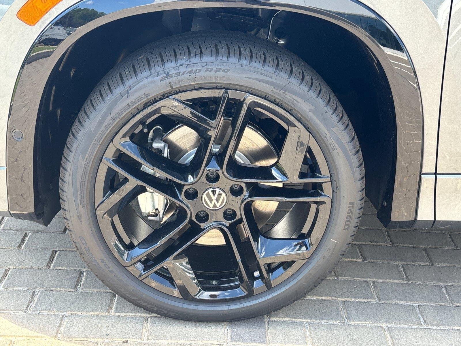 New 2026 Platinum Gray Metallic Volkswagen SE R-Line Black image 10