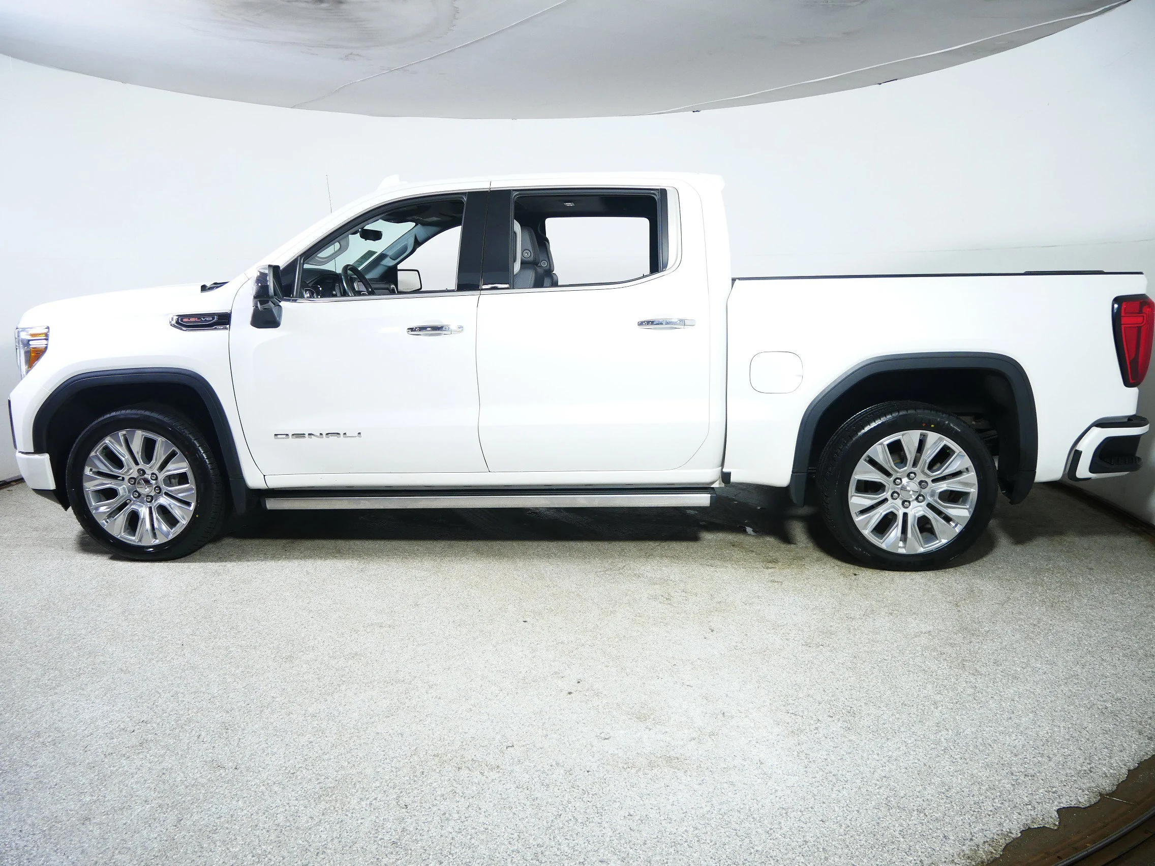 Used 2020 White Frost Tricoat GMC Denali image 4