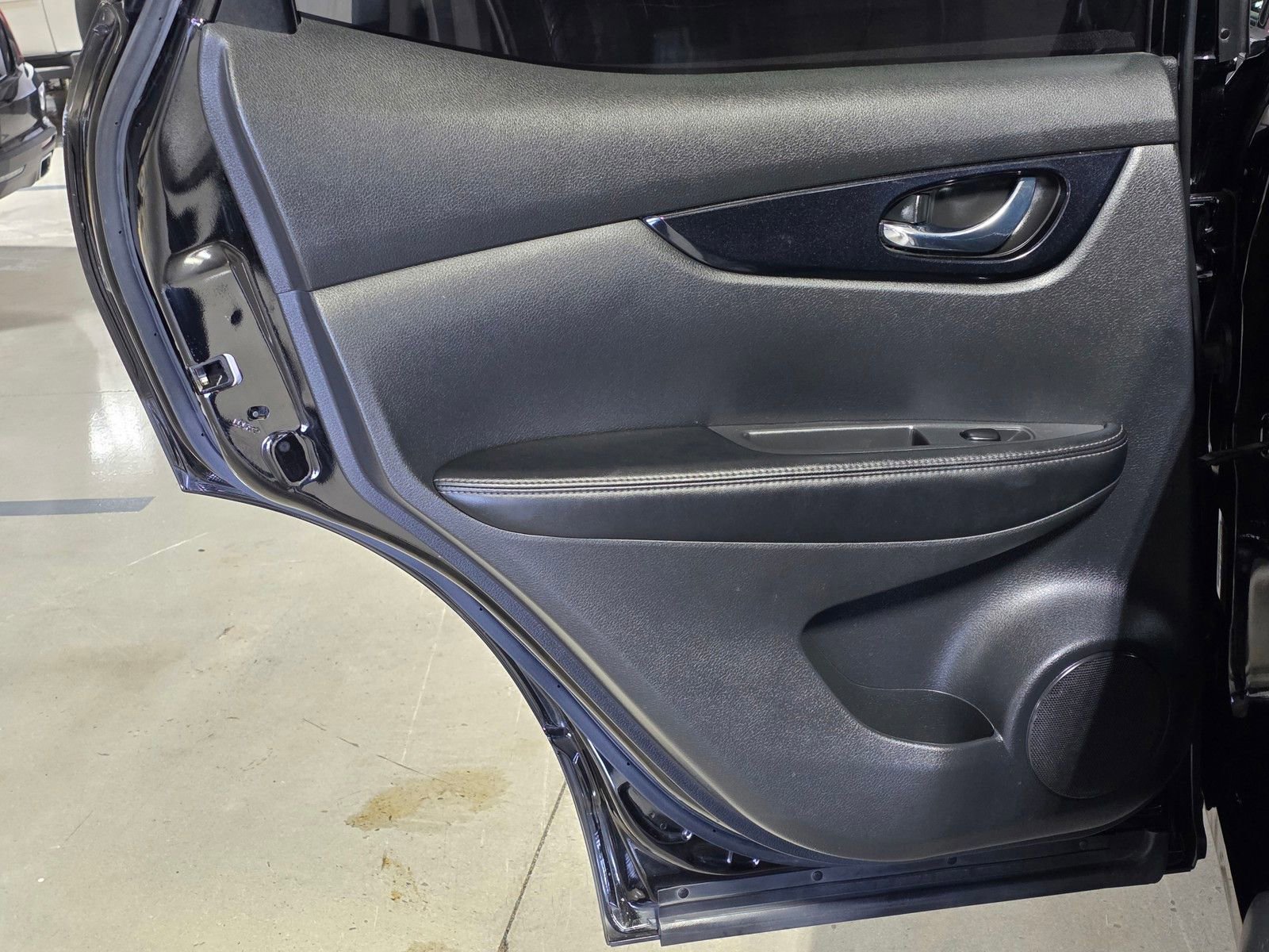 Used 2018  Nissan SV image 13