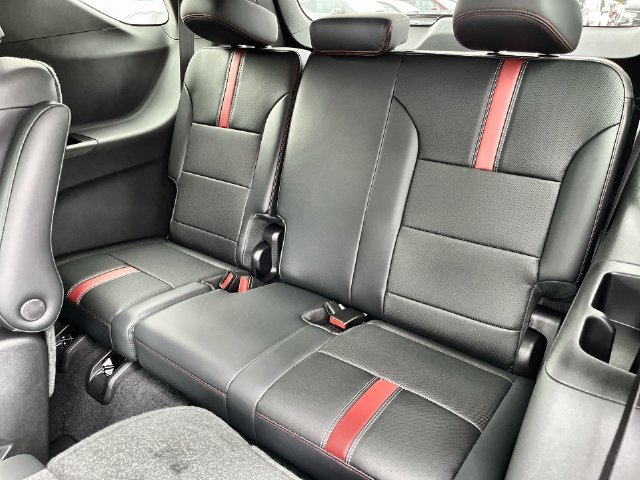 2027 Chevrolet Traverse photo 28 of 38