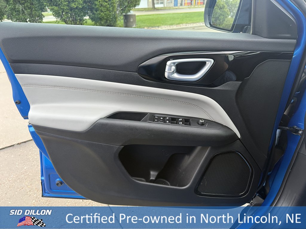 Used 2023 Laser Blue Pearl Coat Jeep Limited image 17