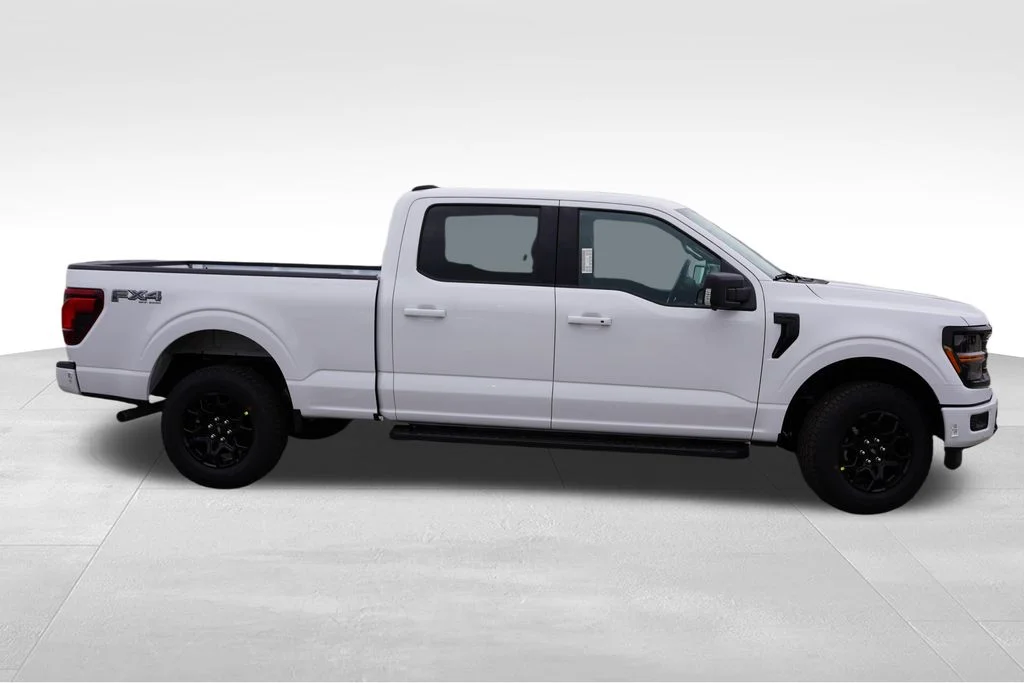 New 2026 White Ford XLT image 2