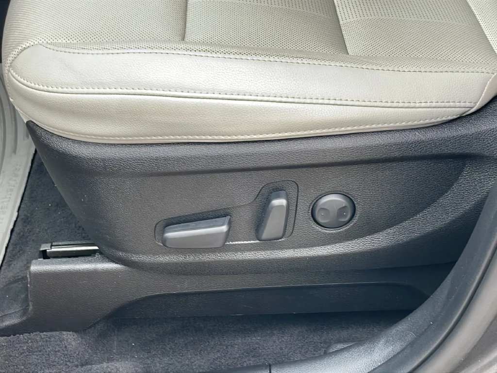 Used 2022 Gray Kia EX image 18