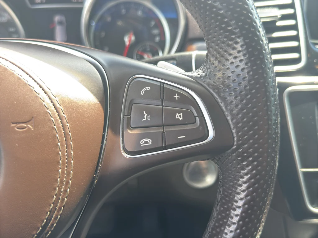 Used 2019 Black Mercedes-Benz 450 4MATIC® image 26