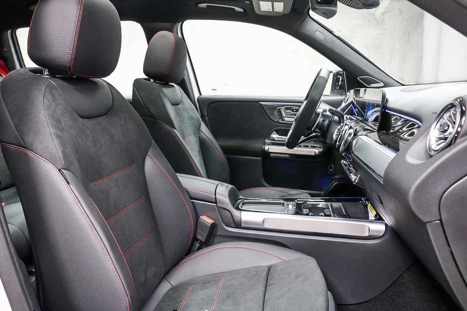 2026 Mercedes-Benz GLB AMG GLB 35 - Photo 17