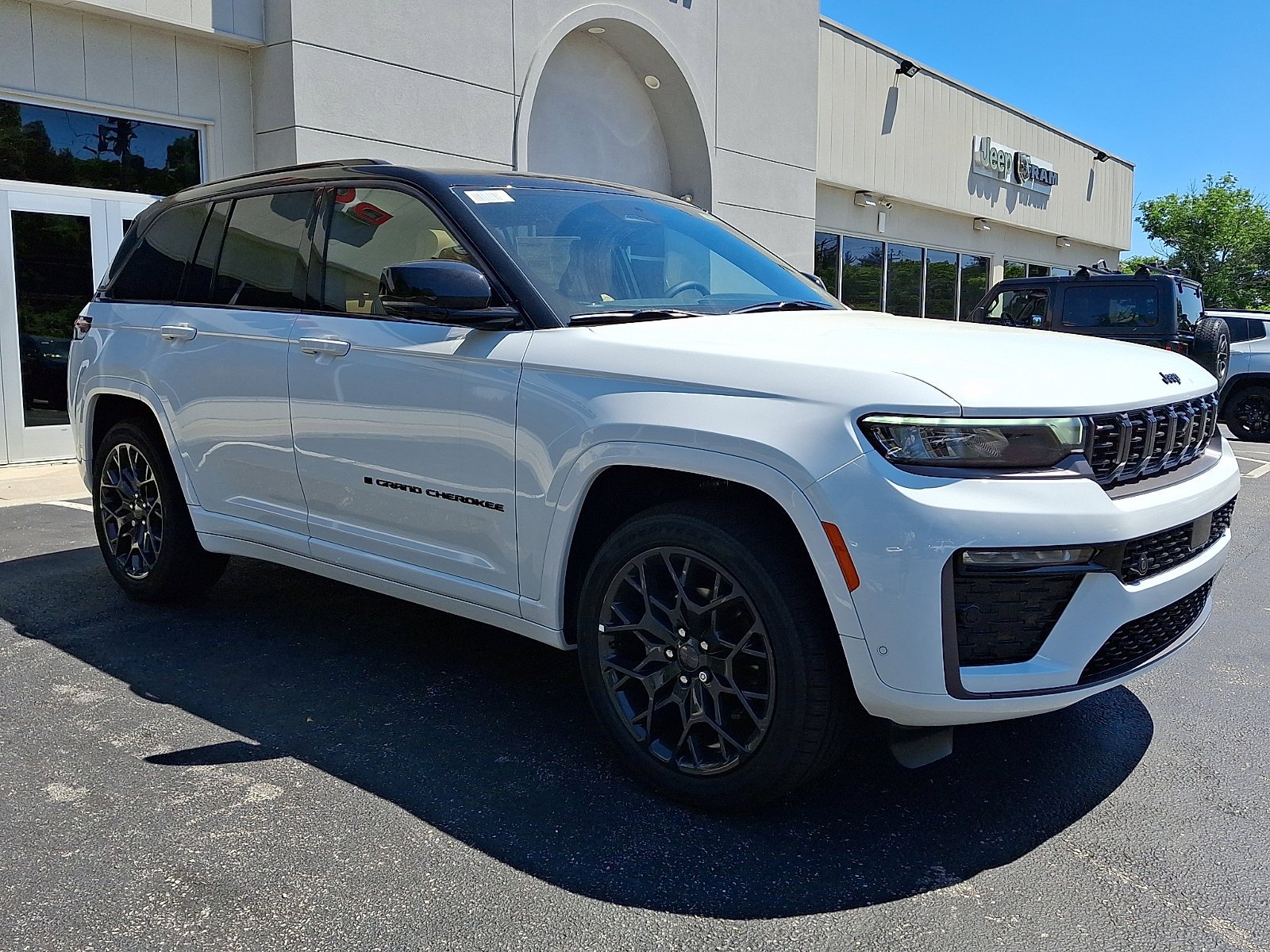 New 2026 Bright White Clear-Coat Exterior Paint Jeep Summit image 2