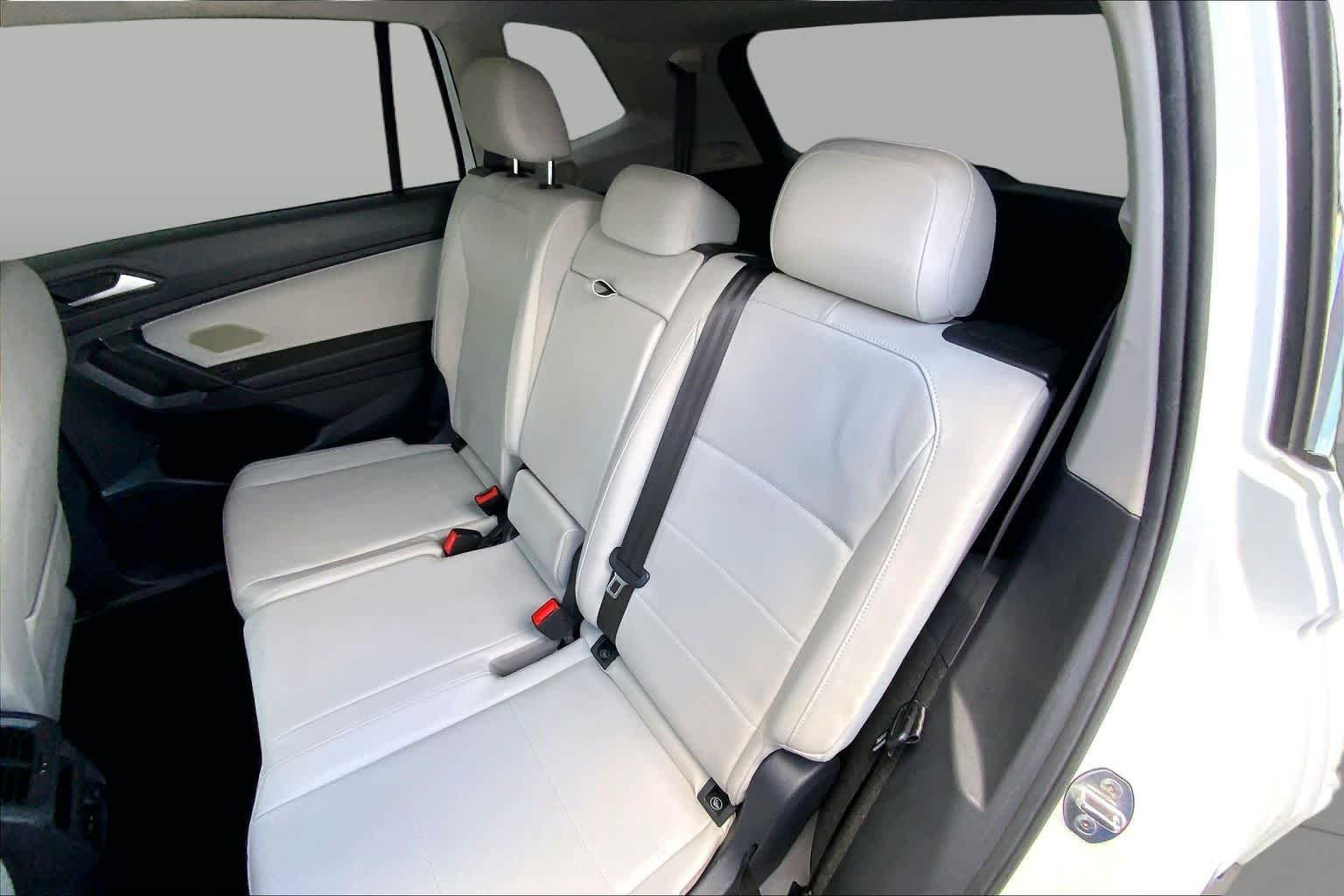 Used 2019 Pure White Volkswagen SE image 20