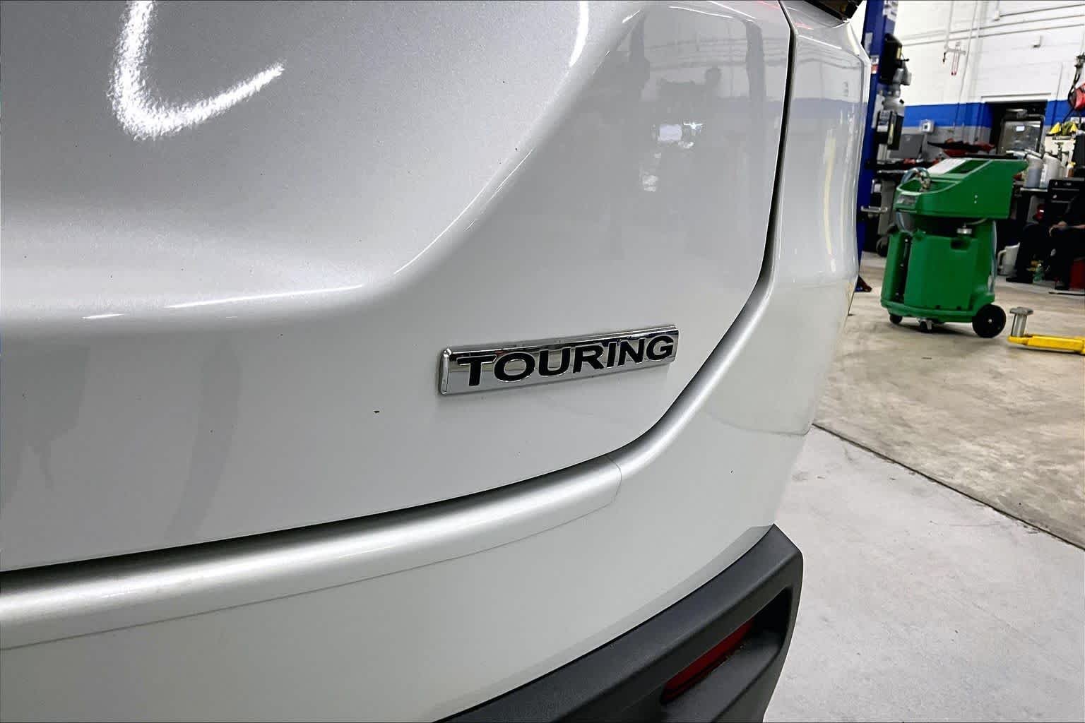 Used 2025 Platinum White Pearl Honda Touring image 10