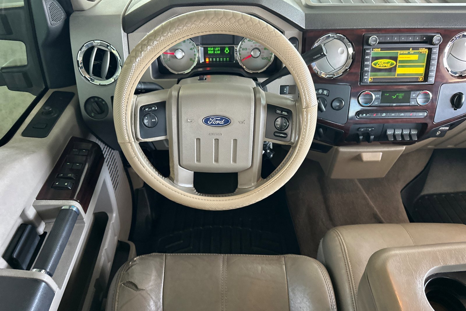 Used 2010 White Ford  image 14