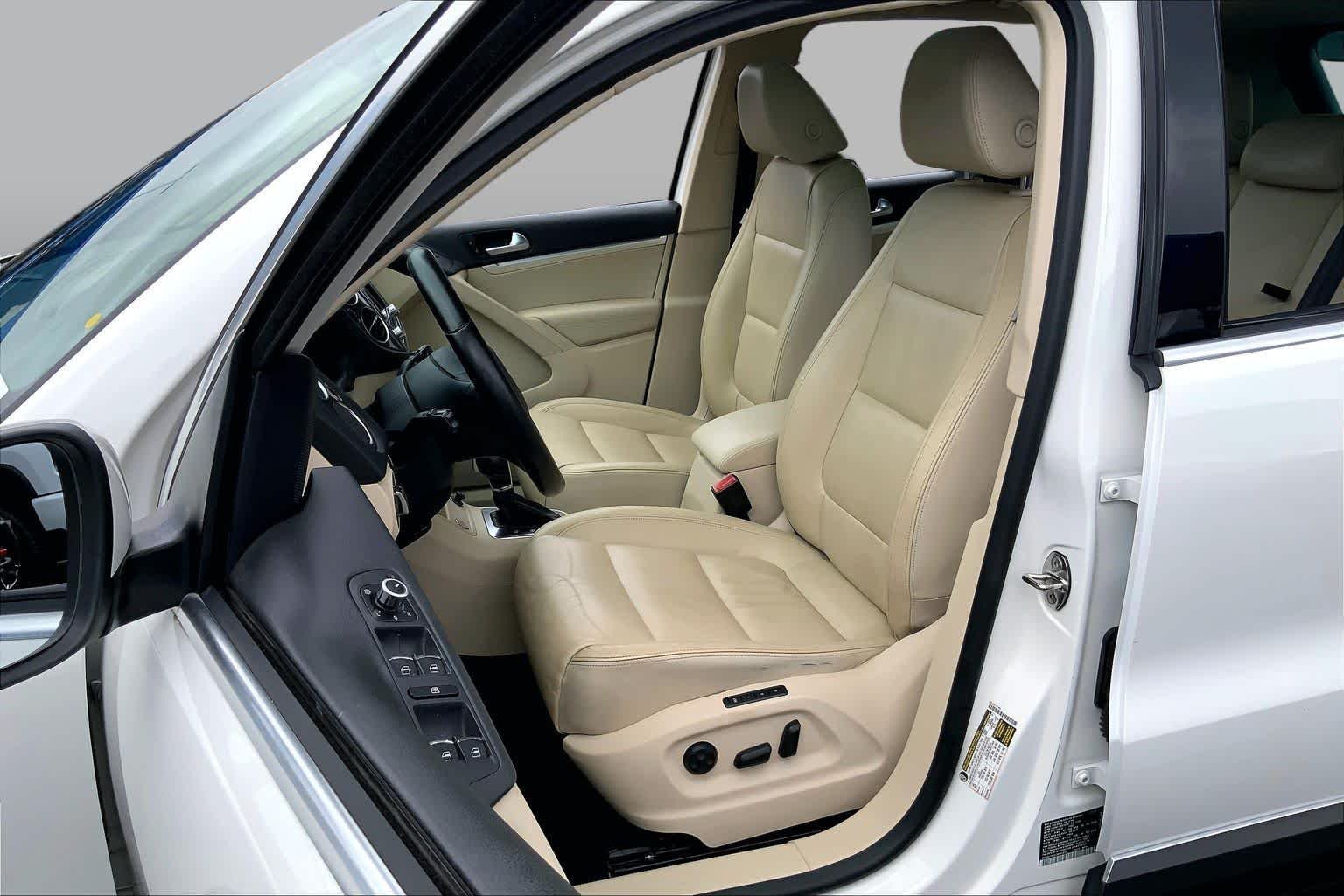 Used 2012 Candy White Volkswagen SEL image 7