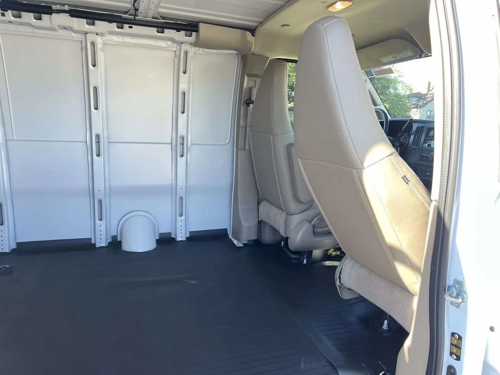 2025 Chevrolet Express Cargo Work Van - Photo 10