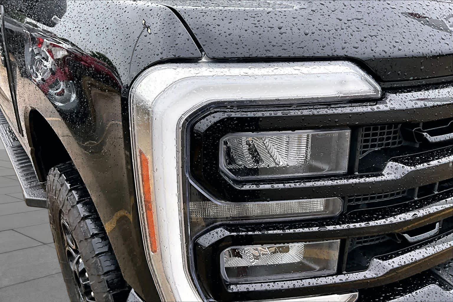 Used 2024 Agate Black Metallic Ford LARIAT image 27