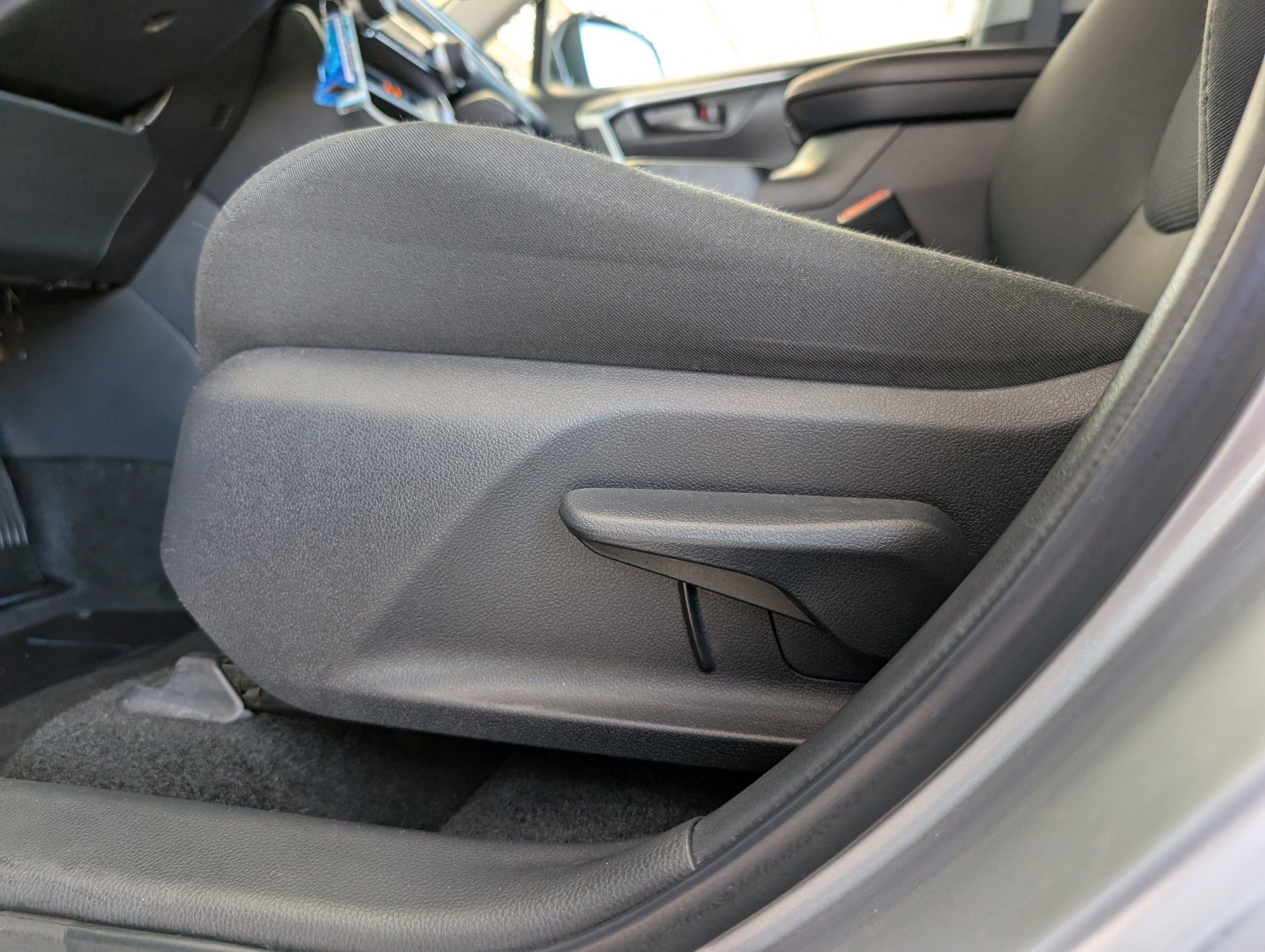 2025 Toyota RAV4 LE - Photo 19