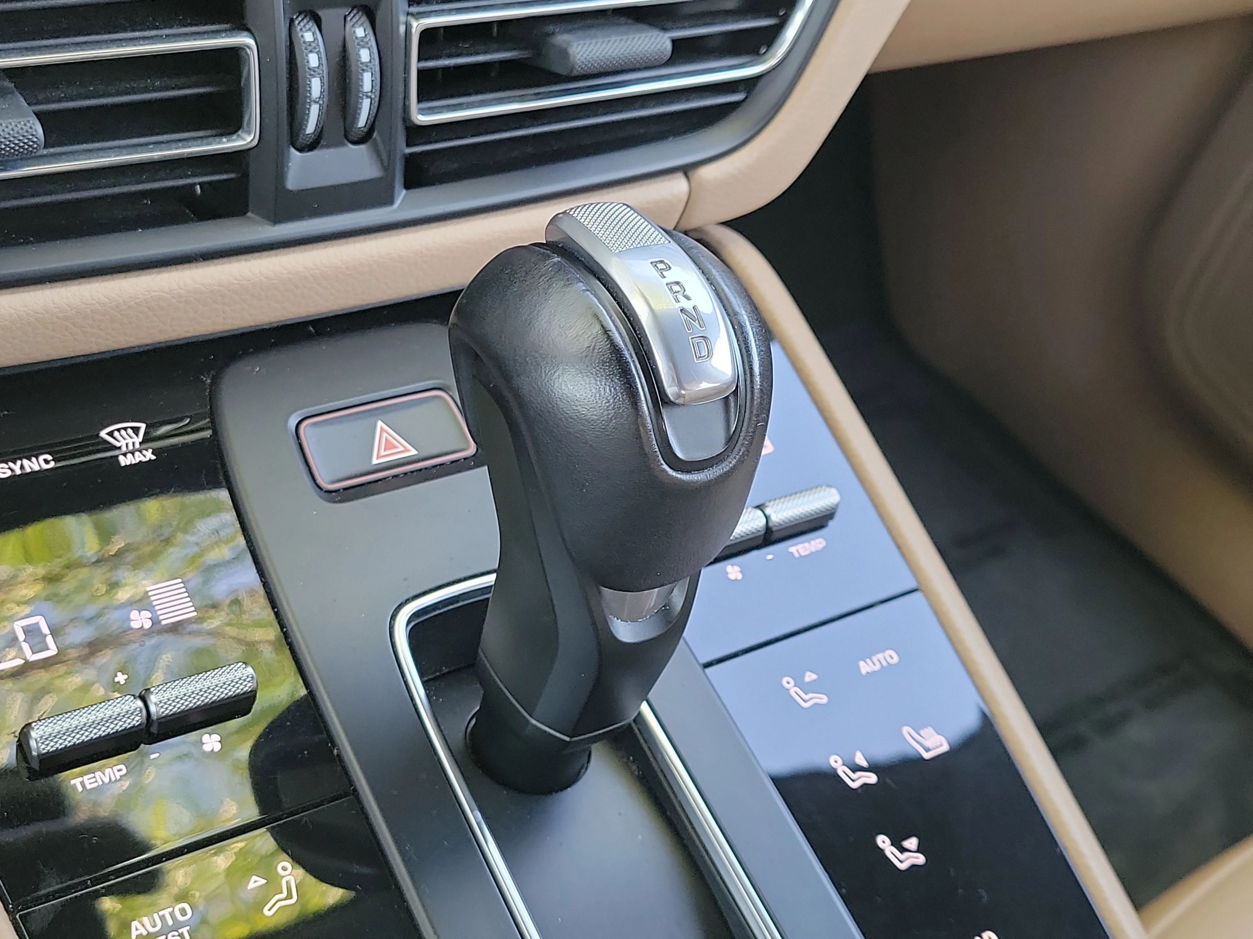 2024 Porsche Macan S - Photo 25