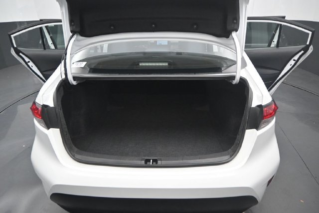 Used 2025 Ice Cap Toyota LE image 14